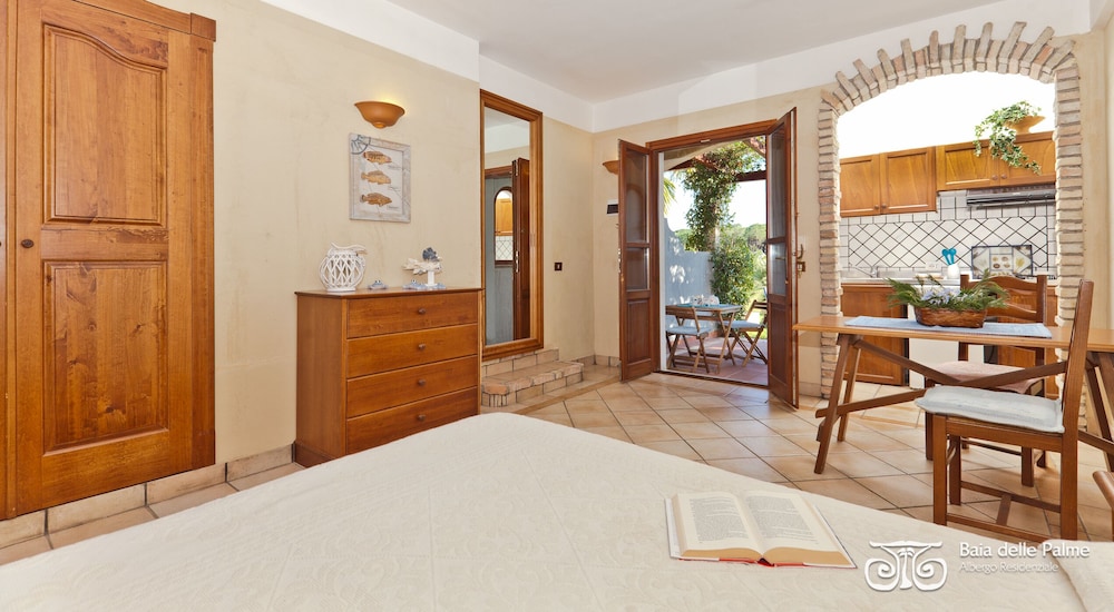 Residence Baia delle Palme — Hotel rooms in Santa Margherita di Pula, Sardinia