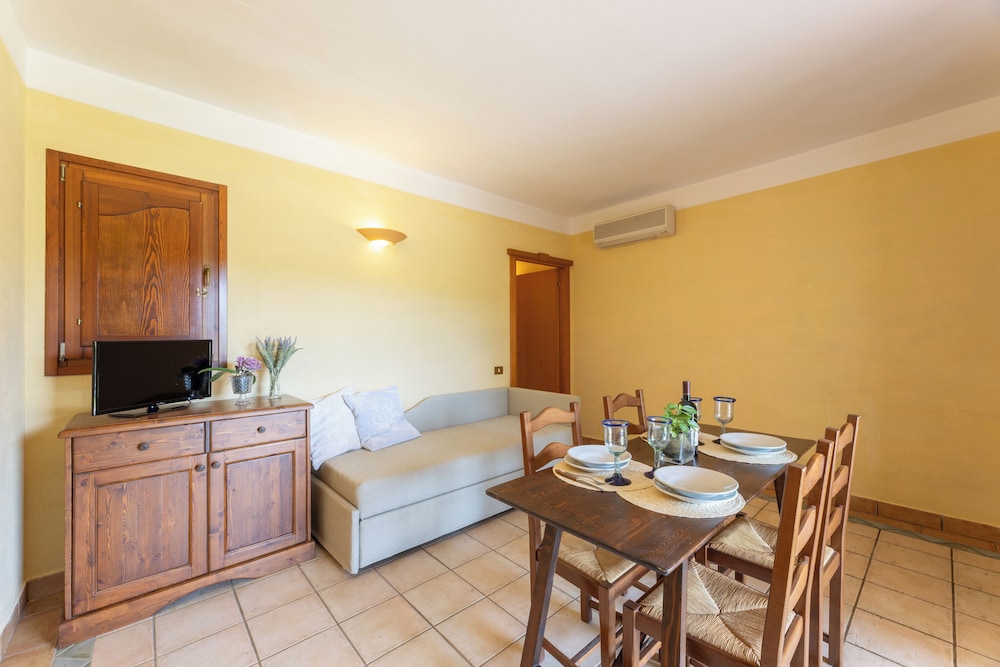 Residence Baia delle Palme — Hotel rooms in Santa Margherita di Pula, Sardinia