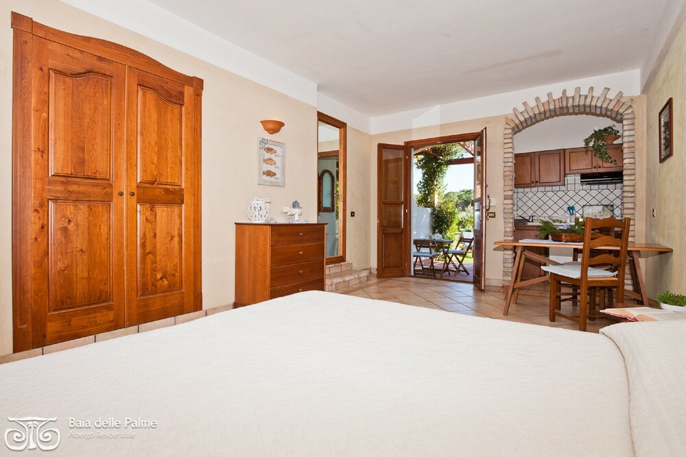 Residence Baia delle Palme — Hotel rooms in Santa Margherita di Pula, Sardinia