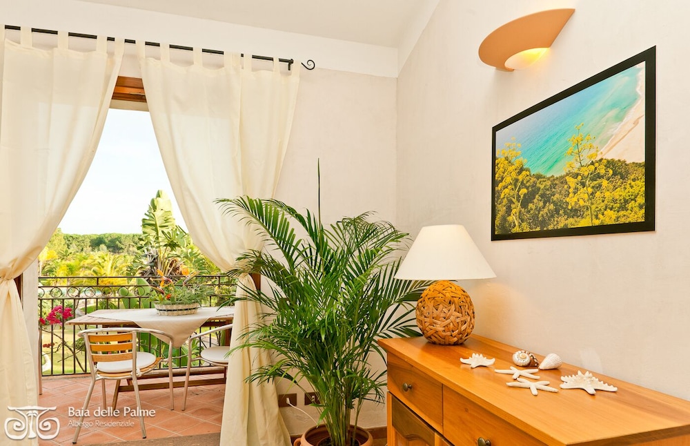Residence Baia delle Palme — Hotel rooms in Santa Margherita di Pula, Sardinia