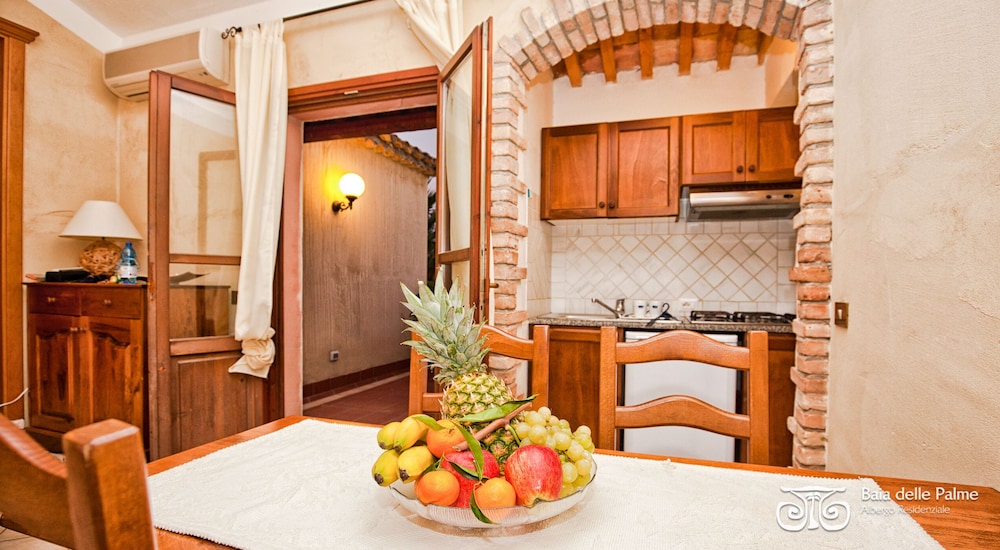 Residence Baia delle Palme — Hotel rooms in Santa Margherita di Pula, Sardinia
