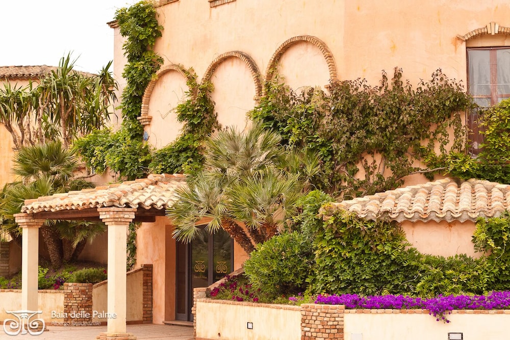 Residence Baia delle Palme — Hotel building in Santa Margherita di Pula, Sardinia