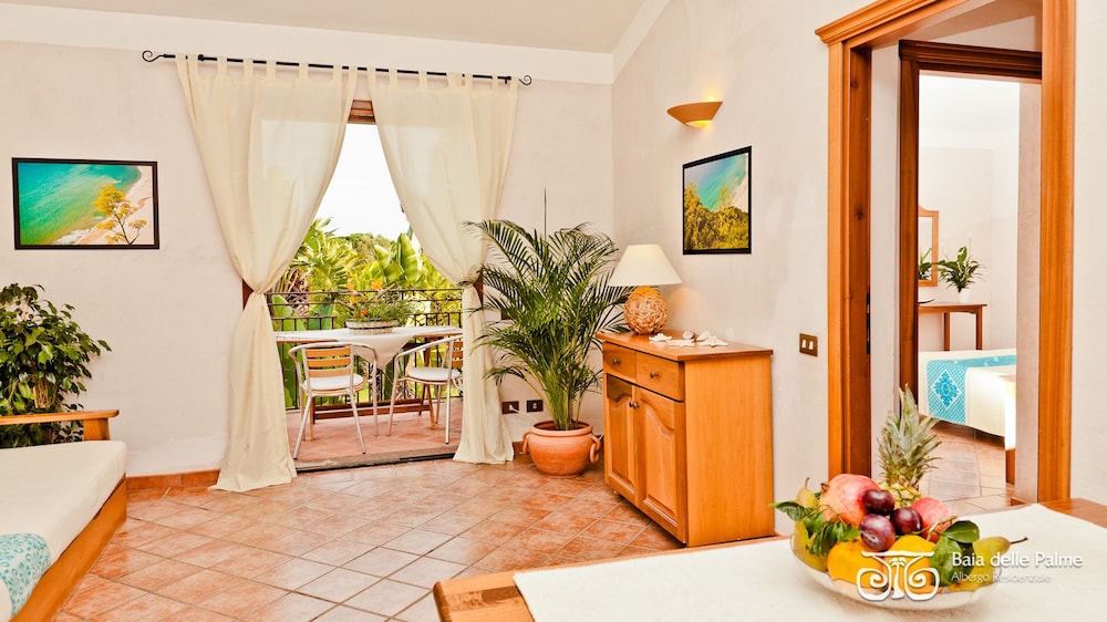 Residence Baia delle Palme — Hotel rooms in Santa Margherita di Pula, Sardinia