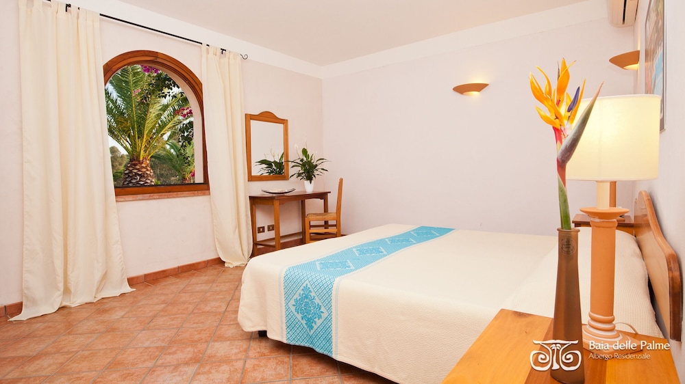 Residence Baia delle Palme — Hotel rooms in Santa Margherita di Pula, Sardinia