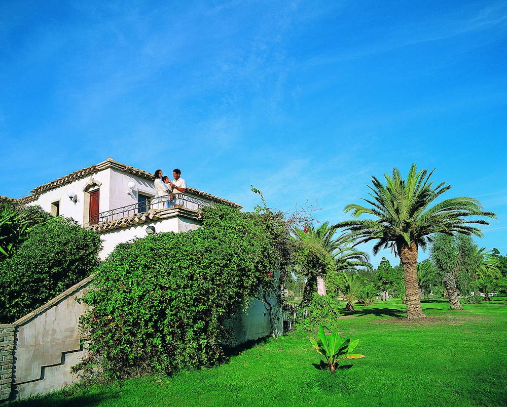 Residence Baia delle Palme — Hotel building in Santa Margherita di Pula, Sardinia