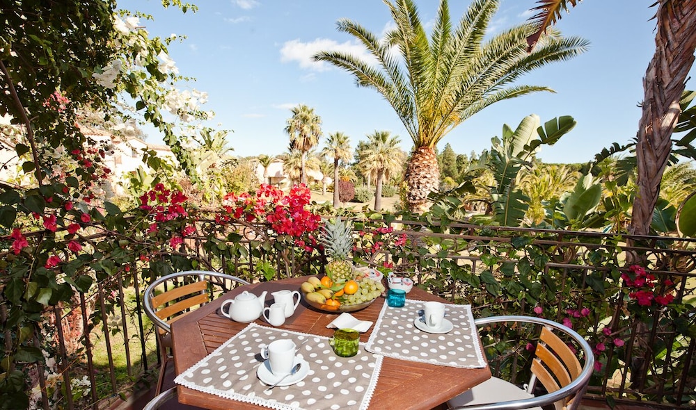 Residence Baia delle Palme — Restaurant & bars in Santa Margherita di Pula, Sardinia