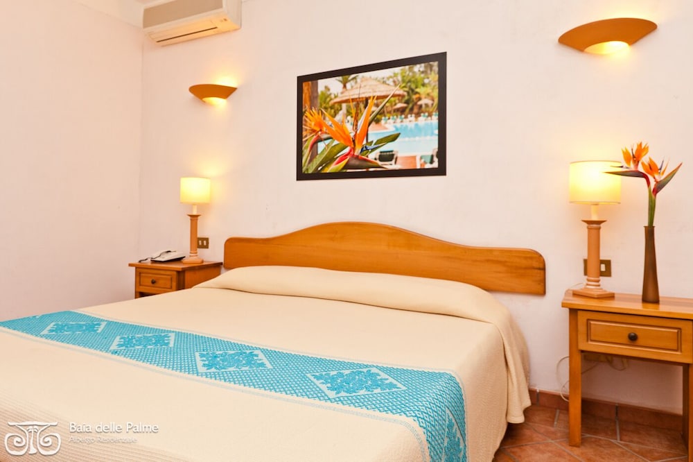 Residence Baia delle Palme — Hotel rooms in Santa Margherita di Pula, Sardinia