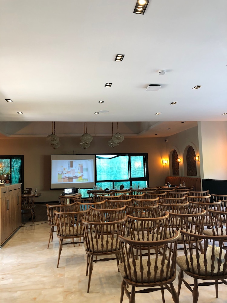 Batıhan Vadi Hotel — Restaurant & bars in Kuşadası, Aydin