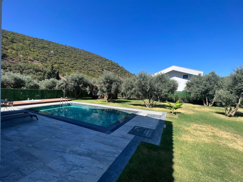 Batıhan Vadi Hotel — Swimming pool in Kuşadası, Aydin