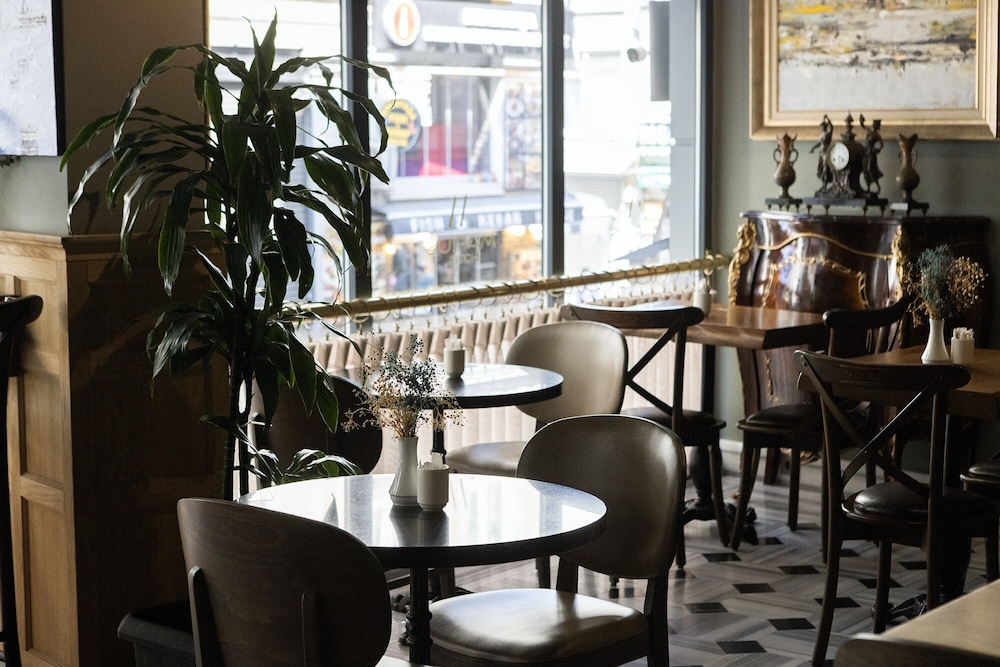 Marius Hotel — Restaurant & bars in Istanbul, Istanbul