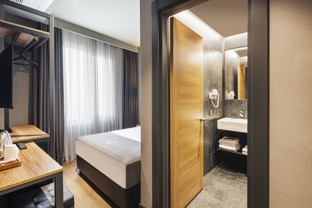 Marius Hotel — Hotel rooms in Istanbul, Istanbul