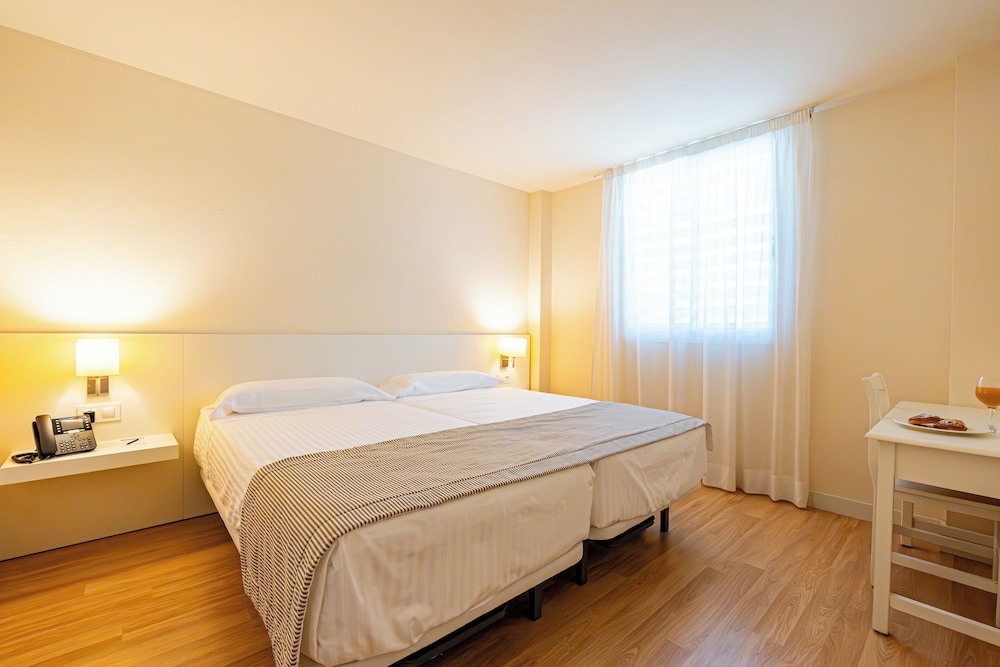 Intelier Rosella Hotel by Intelier Hotels & Suites — Hotel rooms in Sa Coma, Balearic Islands
