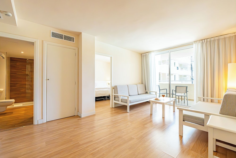 Intelier Rosella Hotel by Intelier Hotels & Suites — Hotel rooms in Sa Coma, Balearic Islands