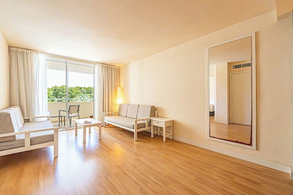 Intelier Rosella Hotel by Intelier Hotels & Suites — Hotel rooms in Sa Coma, Balearic Islands