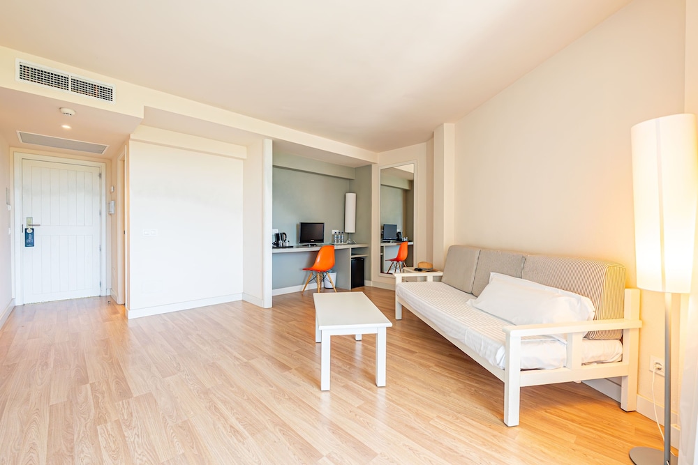 Intelier Rosella Hotel by Intelier Hotels & Suites — Hotel rooms in Sa Coma, Balearic Islands