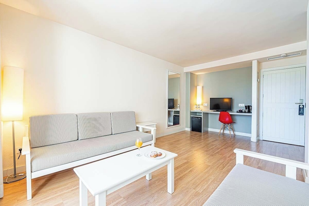 Intelier Rosella Hotel by Intelier Hotels & Suites — Hotel rooms in Sa Coma, Balearic Islands