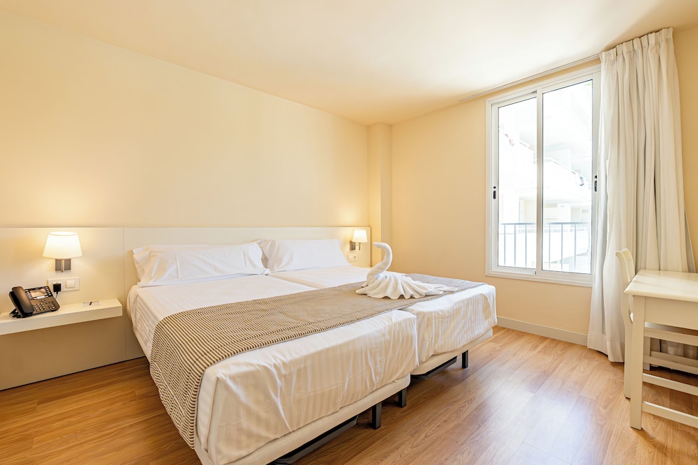 Intelier Rosella Hotel by Intelier Hotels & Suites — Hotel rooms in Sa Coma, Balearic Islands
