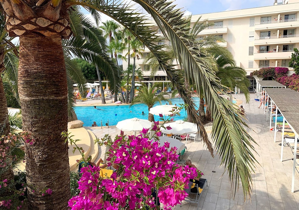 Intelier Rosella Hotel by Intelier Hotels & Suites — Swimming pool in Sa Coma, Balearic Islands