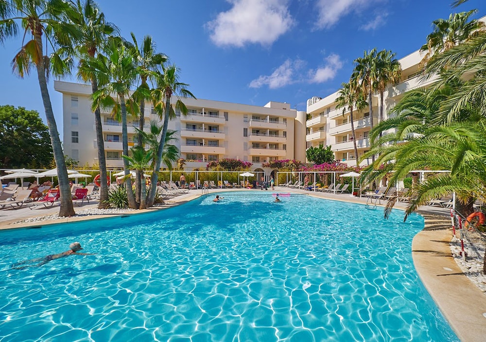 Intelier Rosella Hotel by Intelier Hotels & Suites — Swimming pool in Sa Coma, Balearic Islands