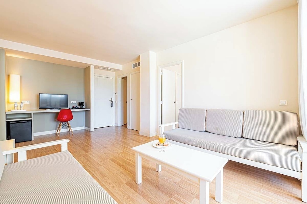 Intelier Rosella Hotel by Intelier Hotels & Suites — Hotel rooms in Sa Coma, Balearic Islands