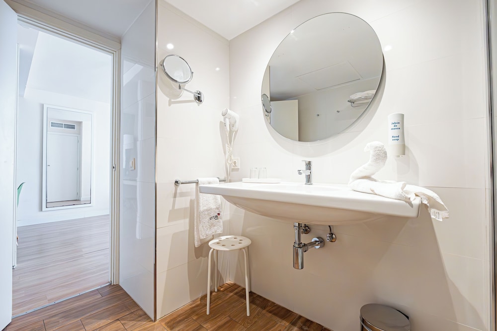Intelier Rosella Hotel by Intelier Hotels & Suites — Hotel rooms in Sa Coma, Balearic Islands