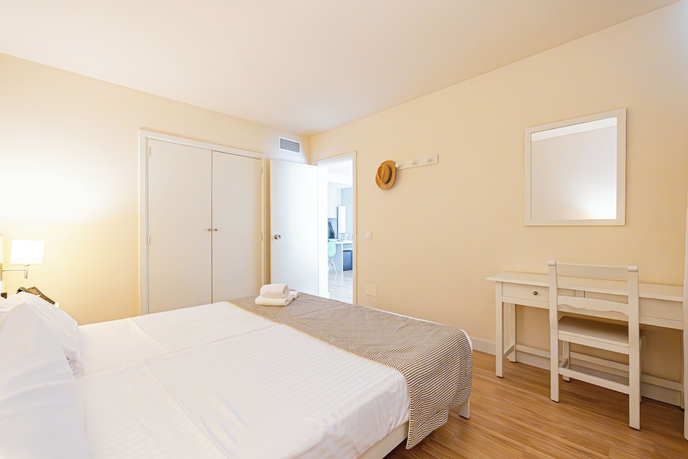 Intelier Rosella Hotel by Intelier Hotels & Suites — Hotel rooms in Sa Coma, Balearic Islands