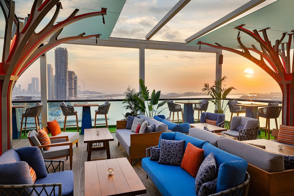 Marriott Resort Palm Jumeirah, Dubai — Restaurant & bars in Dubai