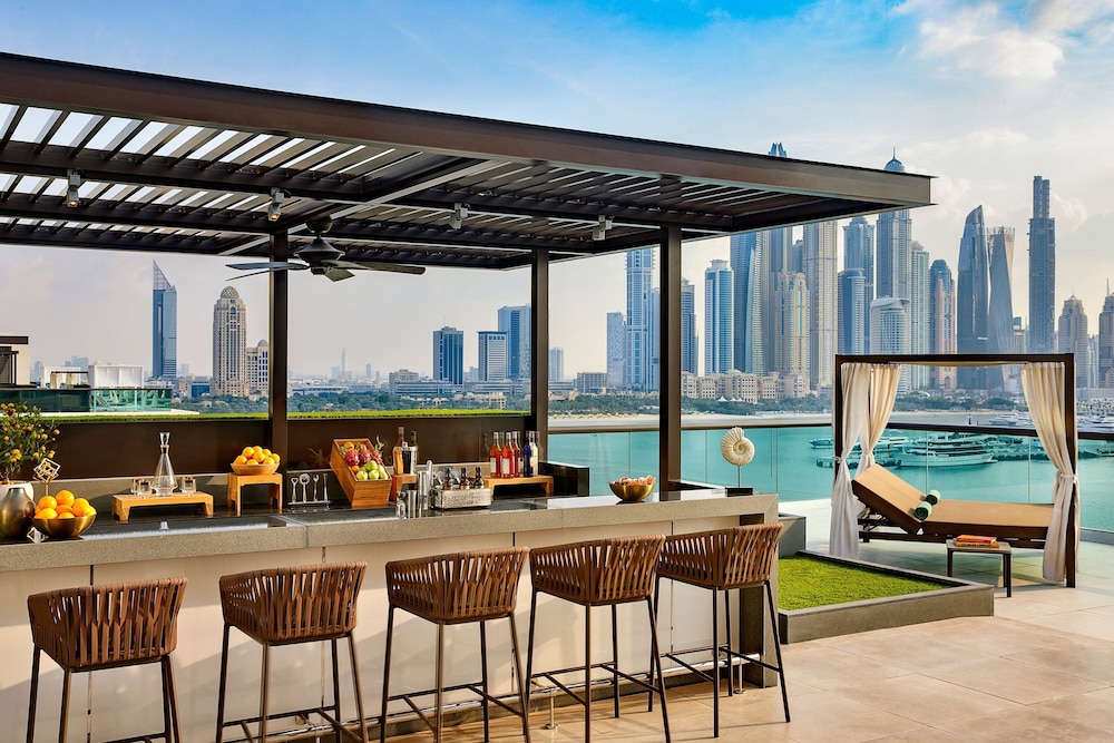 Marriott Resort Palm Jumeirah, Dubai — Restaurant & bars in Dubai