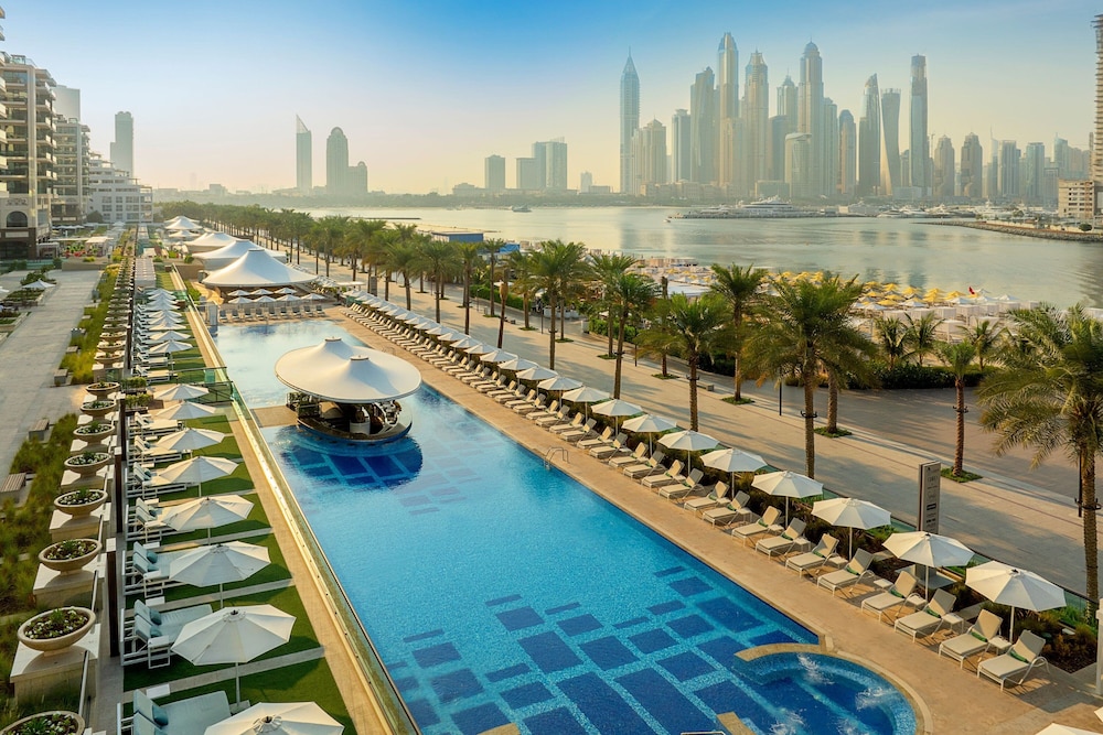 Marriott Resort Palm Jumeirah, Dubai — Swimming pool in Dubai