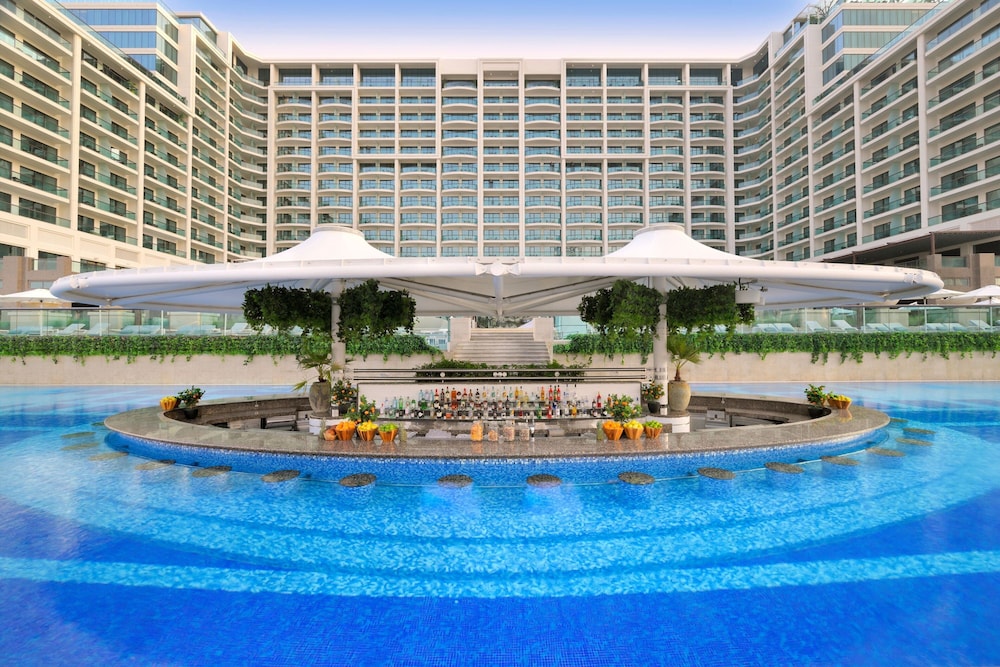 Marriott Resort Palm Jumeirah, Dubai — Swimming pool in Dubai