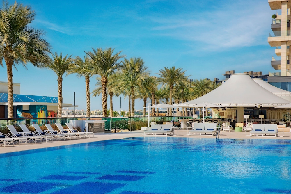 Marriott Resort Palm Jumeirah, Dubai — Swimming pool in Dubai