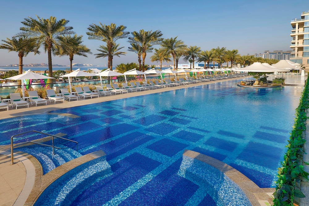 Marriott Resort Palm Jumeirah, Dubai — Swimming pool in Dubai