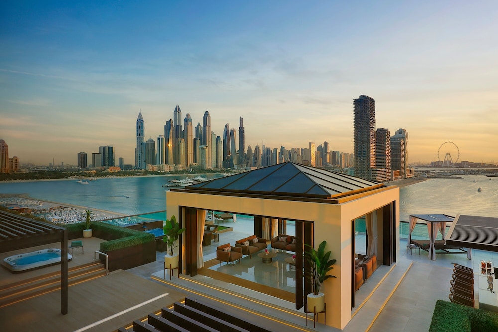 Marriott Resort Palm Jumeirah, Dubai — Restaurant & bars in Dubai