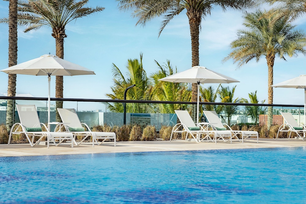 Marriott Resort Palm Jumeirah, Dubai — Swimming pool in Dubai