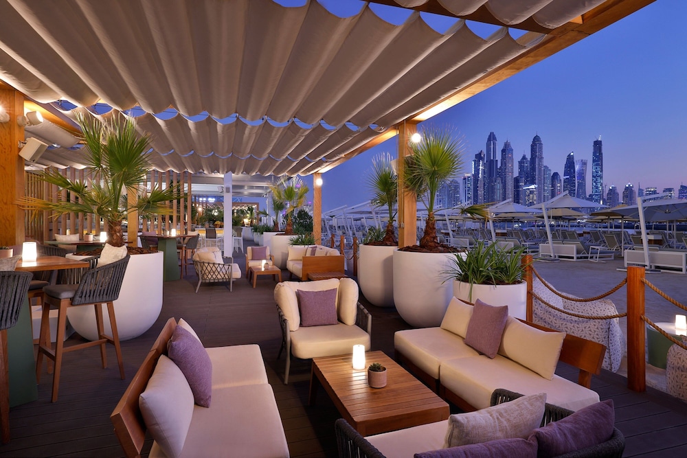 Marriott Resort Palm Jumeirah, Dubai — Restaurant & bars in Dubai