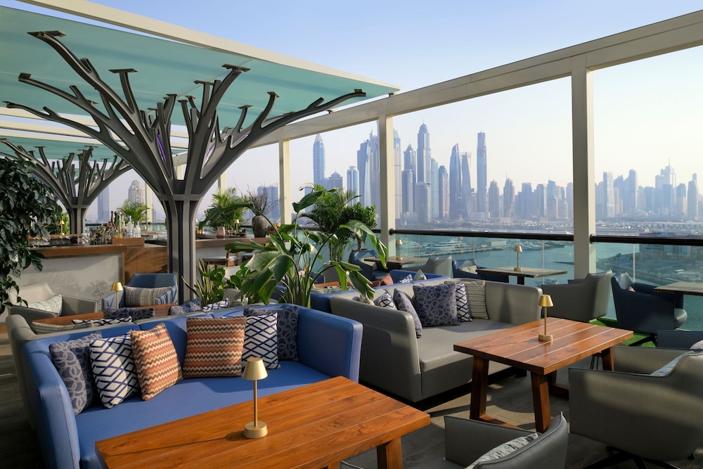 Marriott Resort Palm Jumeirah, Dubai — Restaurant & bars in Dubai