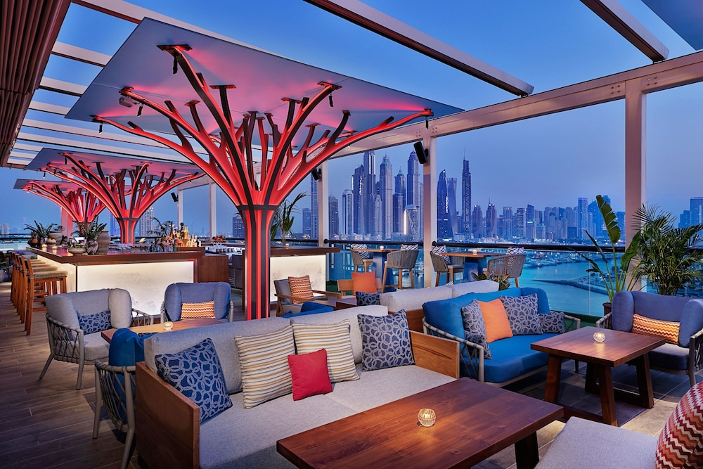 Marriott Resort Palm Jumeirah, Dubai — Restaurant & bars in Dubai