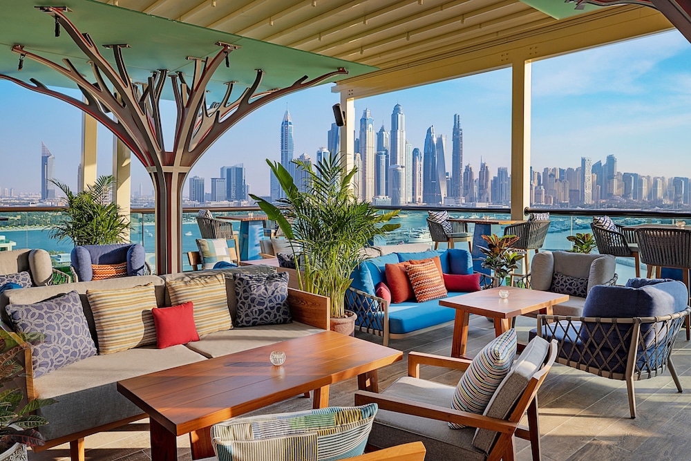 Marriott Resort Palm Jumeirah, Dubai — Restaurant & bars in Dubai
