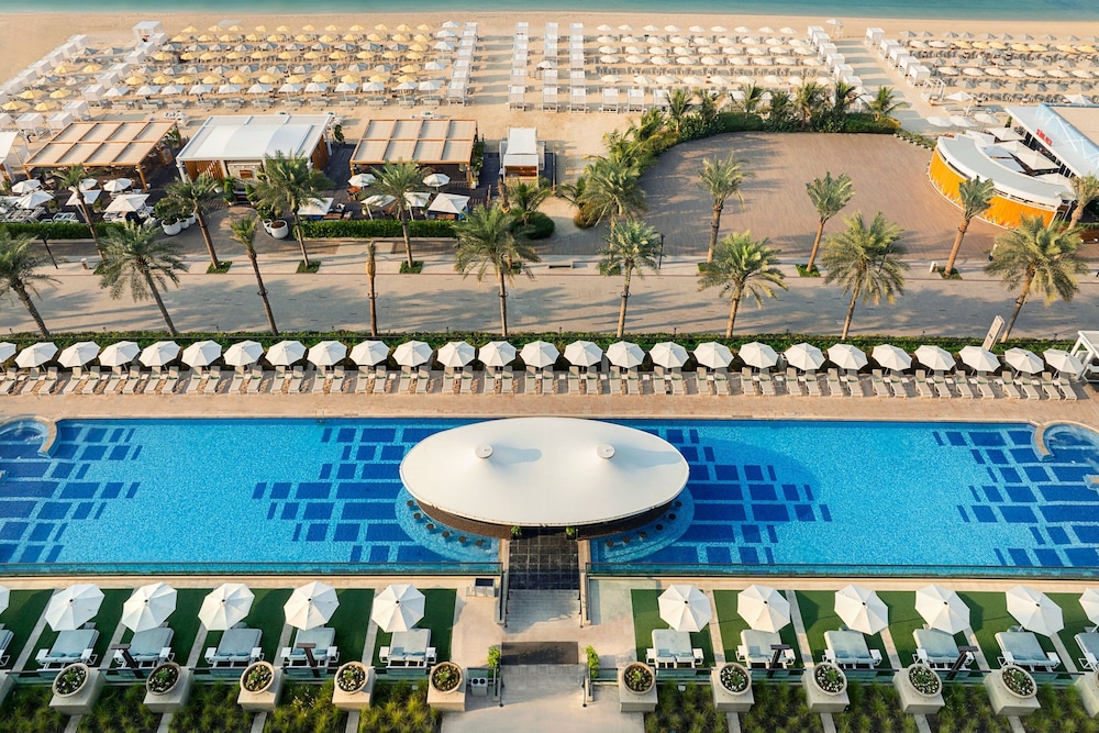 Marriott Resort Palm Jumeirah, Dubai — Swimming pool in Dubai