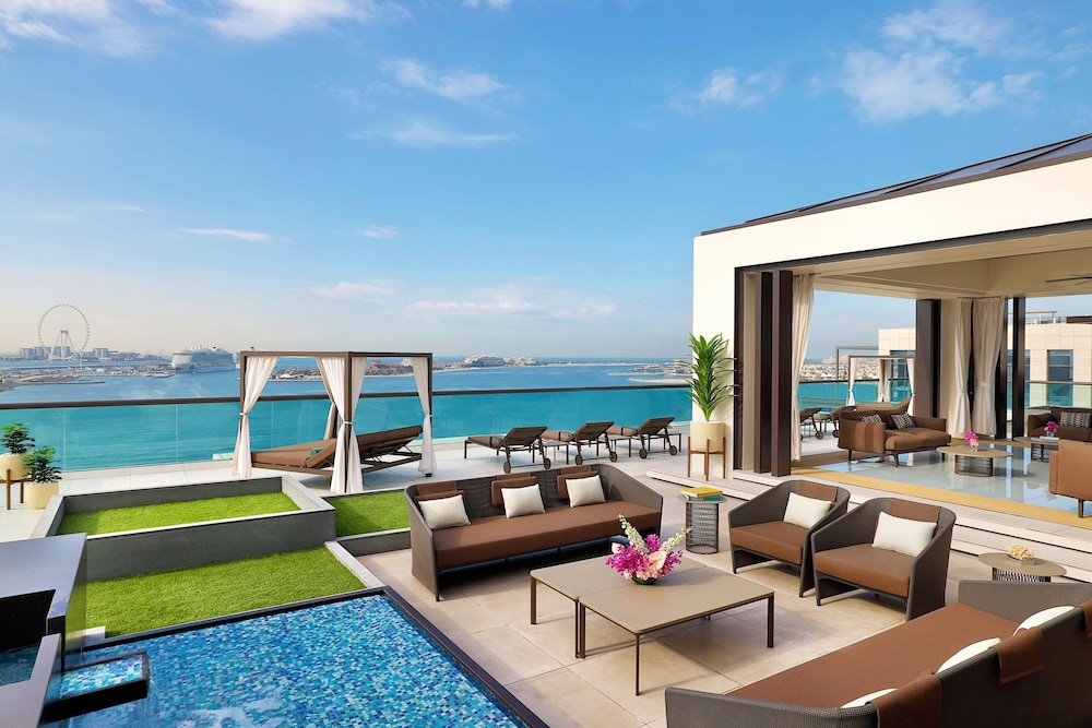Marriott Resort Palm Jumeirah, Dubai — Swimming pool in Dubai