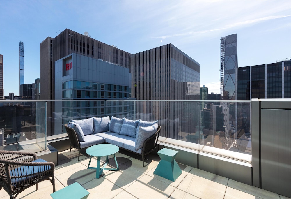 Tempo by Hilton New York Times Square — Hotel building in New York City, New York State