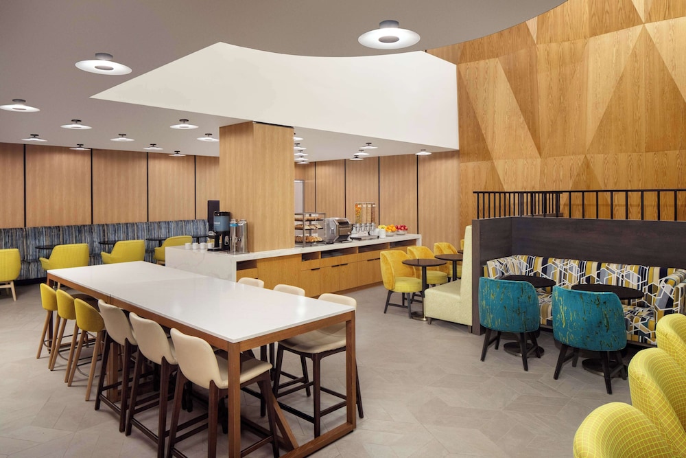 Hampton Inn New York Times Square — Restaurant & bars in New York City, New York State