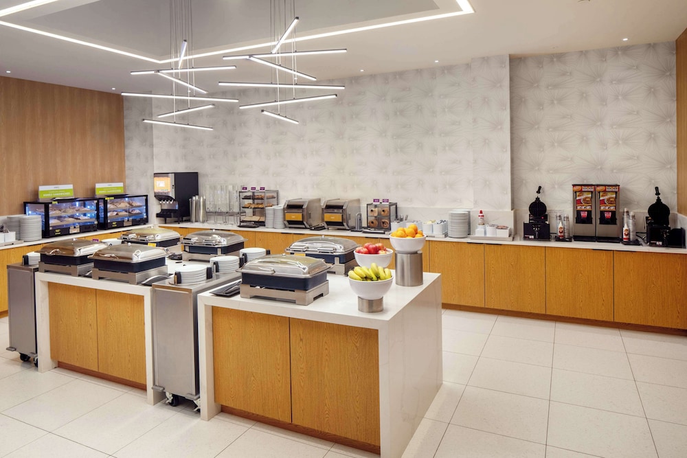 Hampton Inn New York Times Square — Restaurant & bars in New York City, New York State