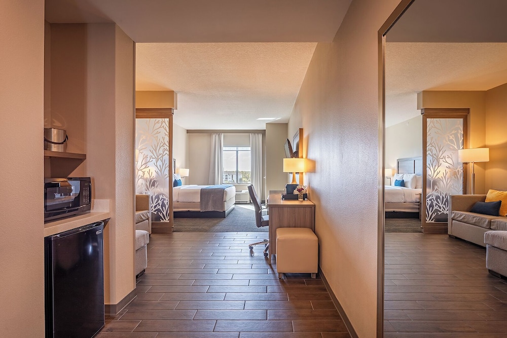 Pestana Orlando Suites - Lake Buena Vista — Hotel rooms in Orlando, Florida