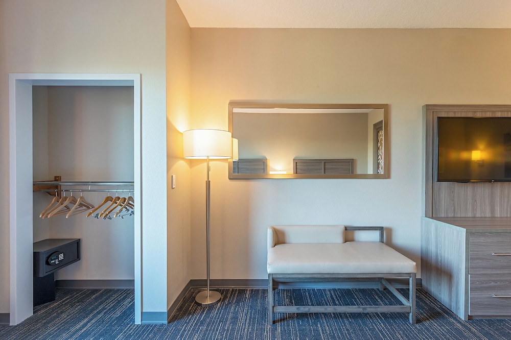 Pestana Orlando Suites - Lake Buena Vista — Hotel rooms in Orlando, Florida