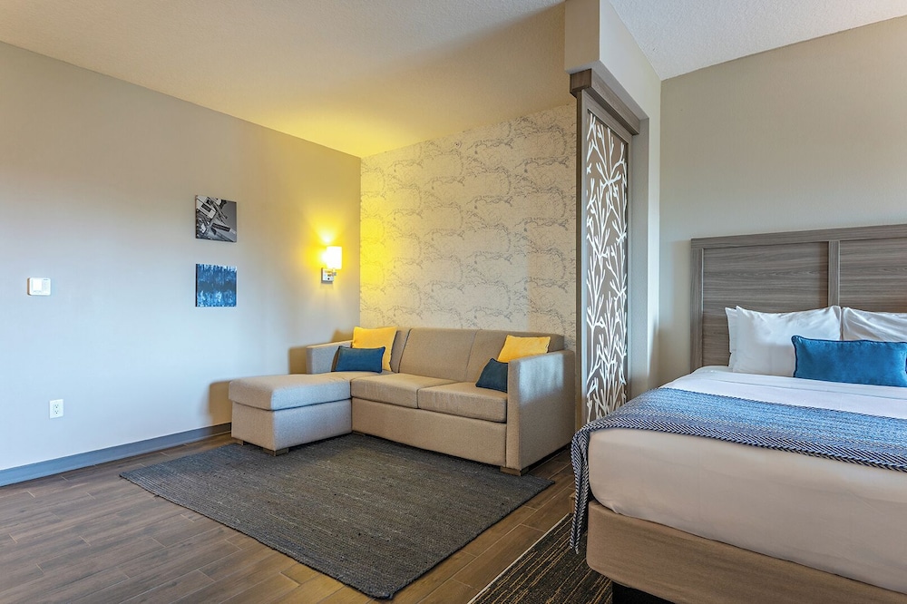 Pestana Orlando Suites - Lake Buena Vista — Hotel rooms in Orlando, Florida