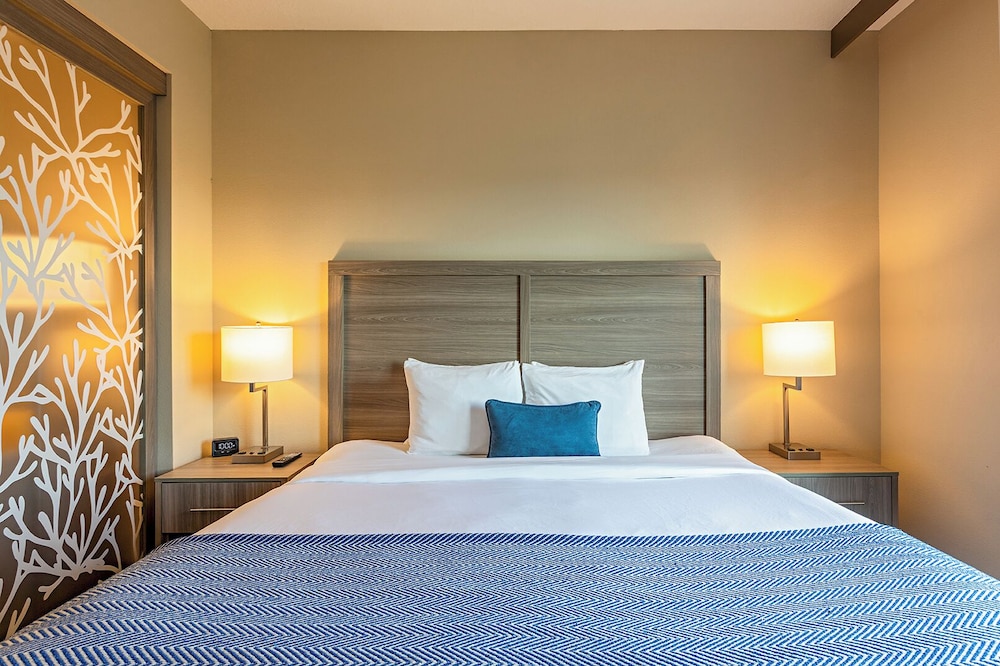 Pestana Orlando Suites - Lake Buena Vista — Hotel rooms in Orlando, Florida
