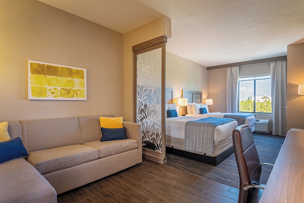 Pestana Orlando Suites - Lake Buena Vista — Hotel rooms in Orlando, Florida