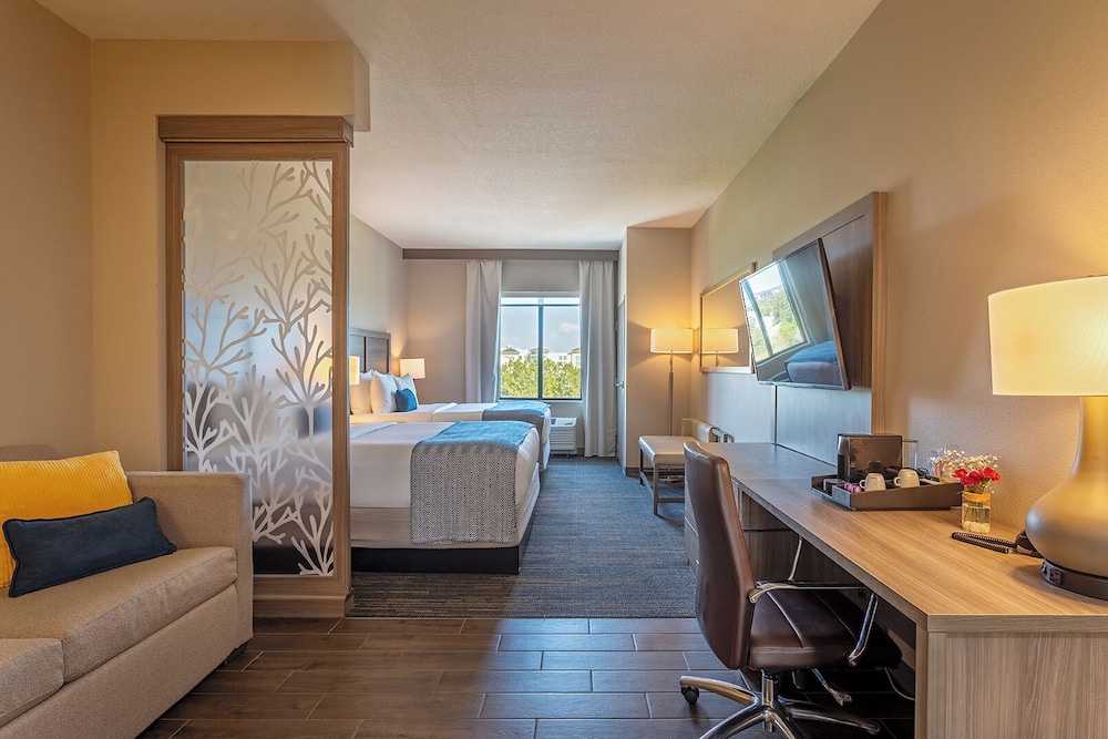 Pestana Orlando Suites - Lake Buena Vista — Hotel rooms in Orlando, Florida