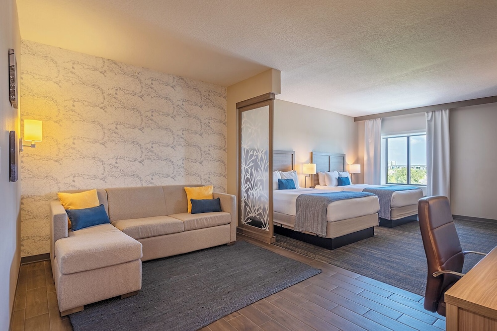 Pestana Orlando Suites - Lake Buena Vista — Hotel rooms in Orlando, Florida